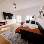 Highlight - Come4stay - Stadtblick By Interhome